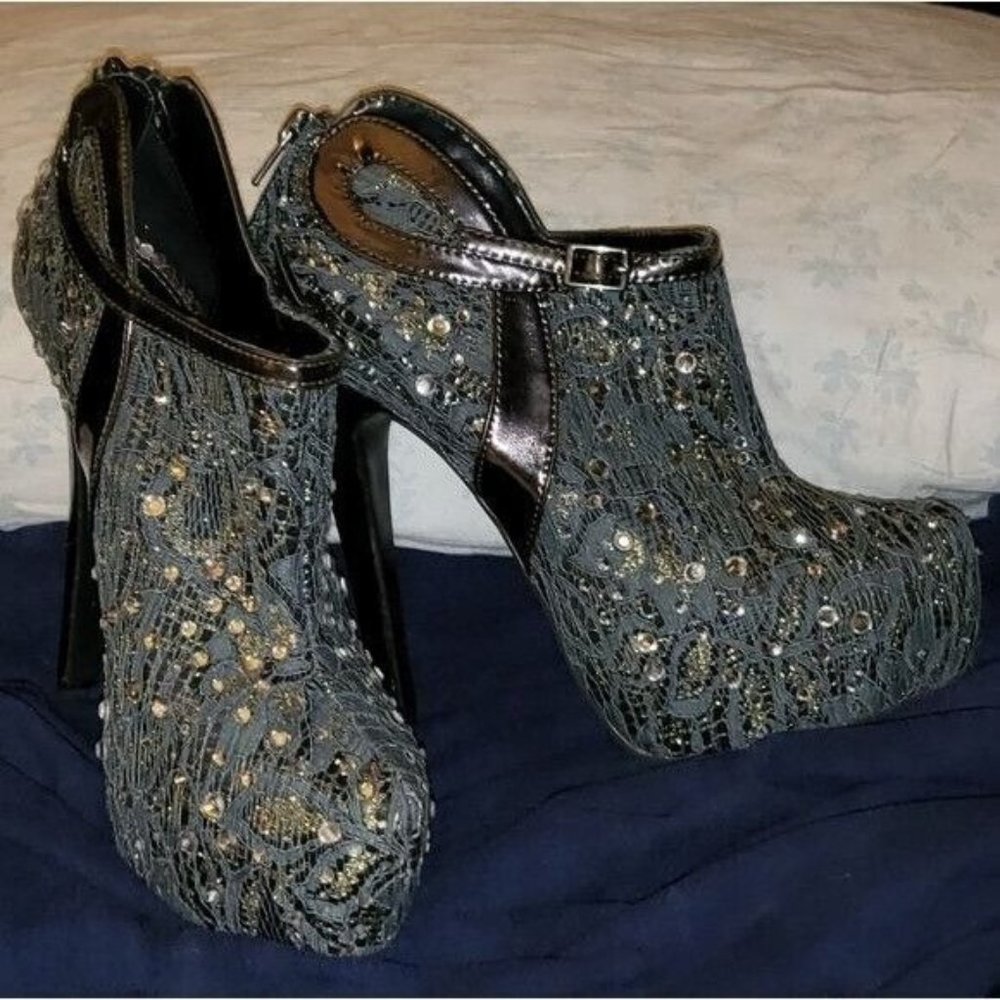 Eva & Zoe Papeete Stud & Lace BOOTIE Heels Size 7½